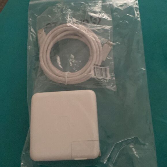 - MacBook Pro 13" 2020 512GB SSD - Silver - Picture 12 of 13